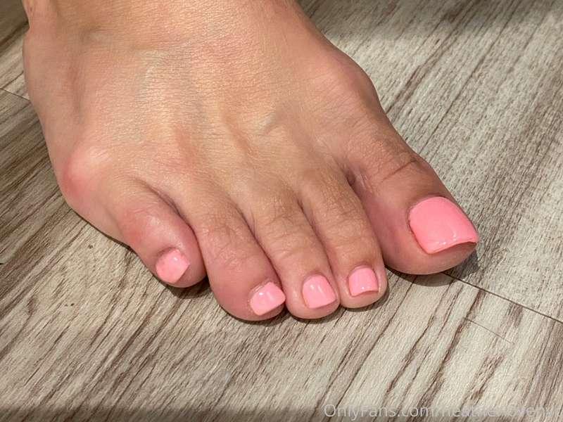 What’s your favorite part of a woman’s foot?