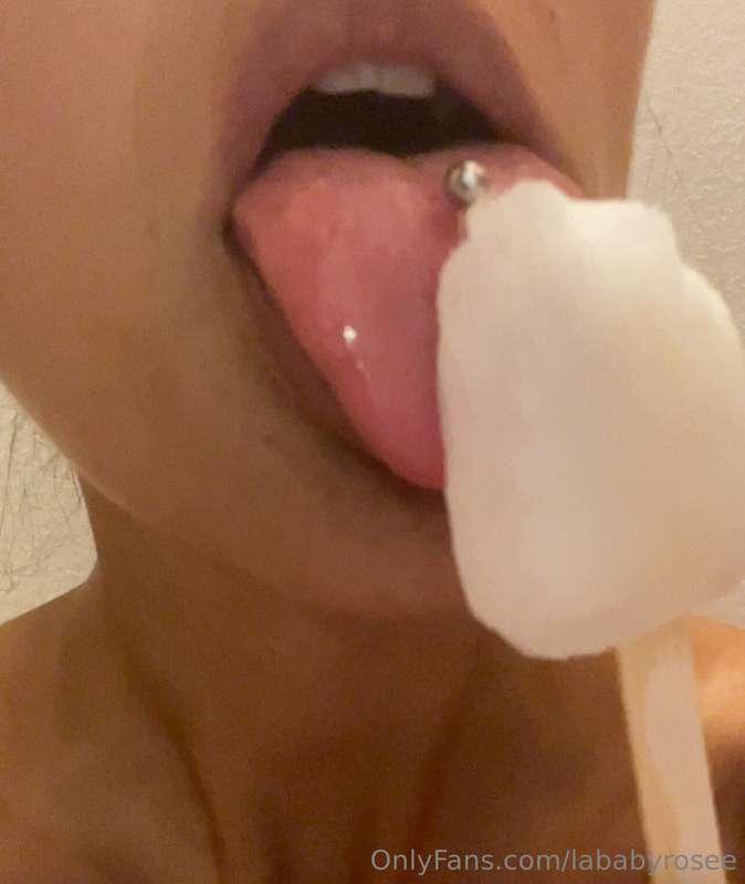 #2Come mi gusto questo ghiacciolo pensando che sia il tuo ca..