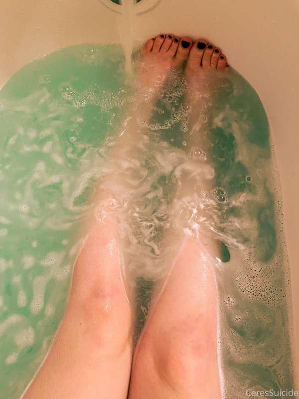 I also recorded a quick cum video in the bath cause I couldn..