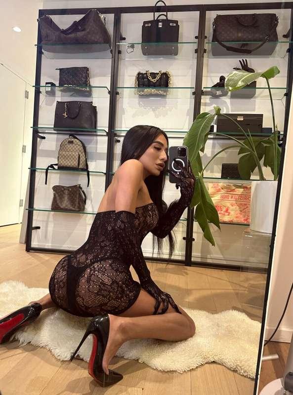 this is all you need in life 🍑
