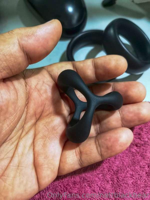 I just bought a new cock ring, and tried it on my lil cock. ..