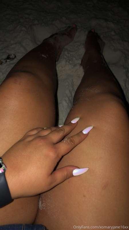 Really need your face between my tan thighs rn.👏🏼😋