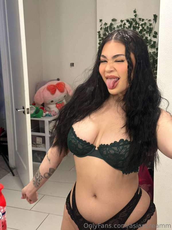 LIVE SHOW TONIGHT!!9 pm pst/12 am est 😫💦 soo cum play 🥵