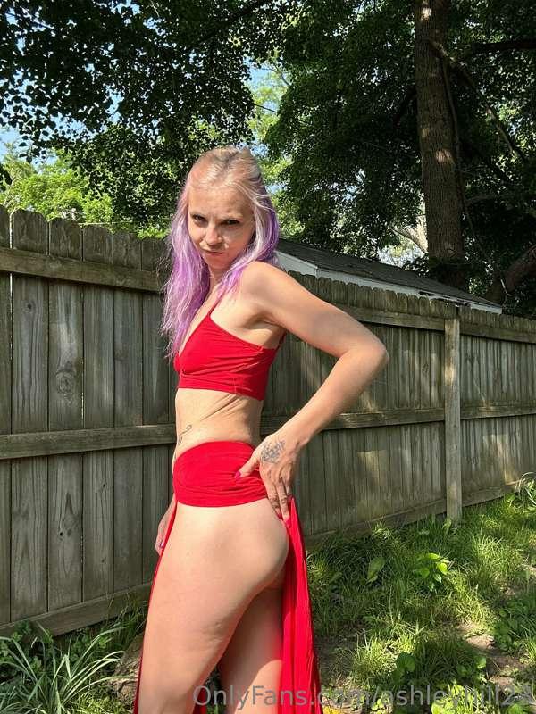 Who wants to have some fun with me?! 😈
I’m soooo wet!