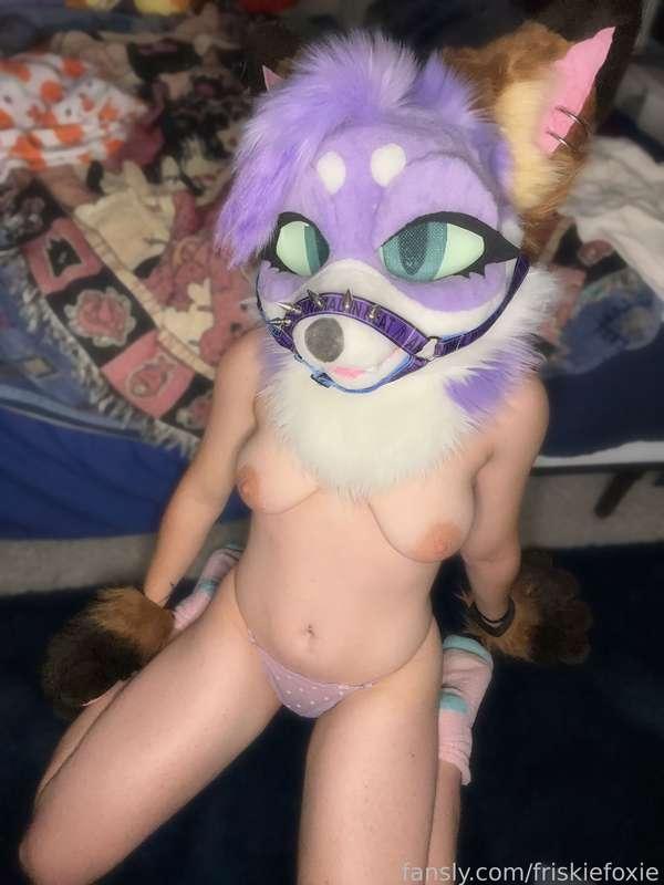 my rug is so soft i could sleep on it. or have sex on it. your call. 🫧🥴

#murrsuit #furry #murrsuiter 