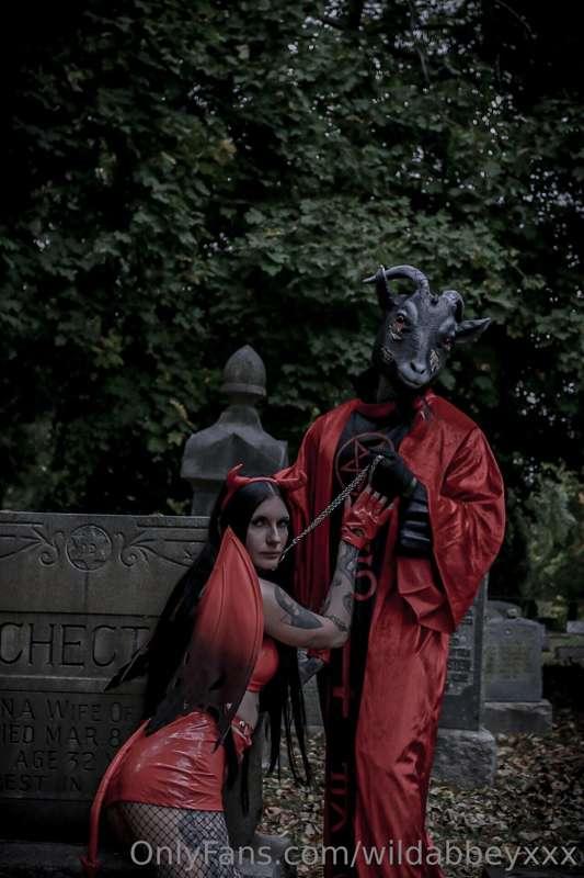 halloween content cumming next month👻🎃 (throwback to last ye..