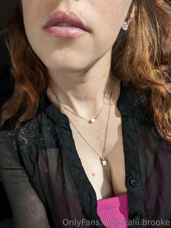 😈