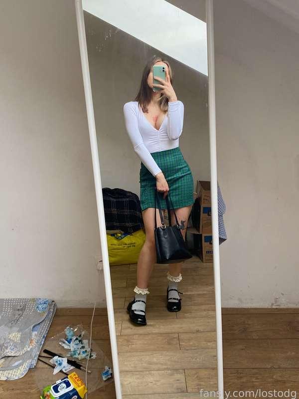 I really love this damn skirt, it looks perfect for fall, the colors and all that🍁🍂🍃 But my mom said i look like a slut and i can't go to uni like this 😥 So what do you guys think? 

♡ #fyp #hairy #booty #ass #butt #skirt #schoolgirl #pawg #student #upskirt ♡