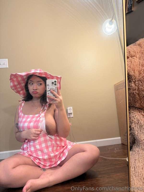 would you like to see this Barbie undress?? 