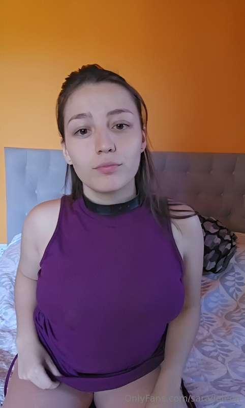 Could you resist the gaze of a beautiful French woman? 😉