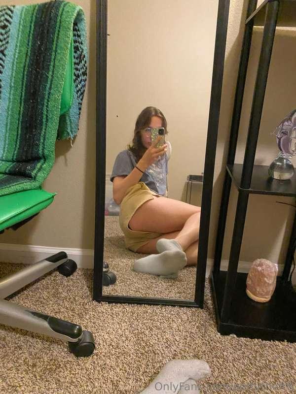 Bored, high, and horny. What else more can you ask for 🥰