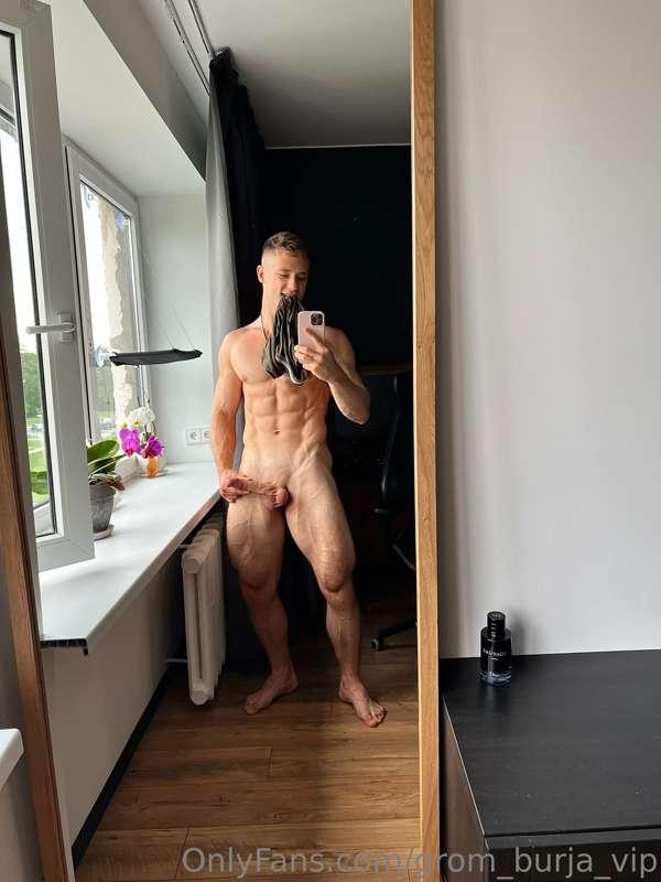 Quick fuck w me?😏🔥💦
.
.
.
Right now I'm wondering how long m..