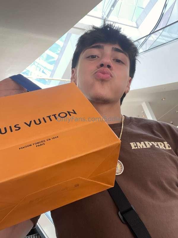 Hey guys, my birthday is THIS FRIDAY🤩 What do you guys want ..