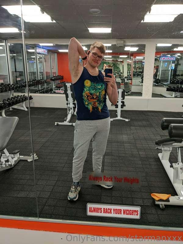 Getting beefy and sweaty at the gym 💪🥵