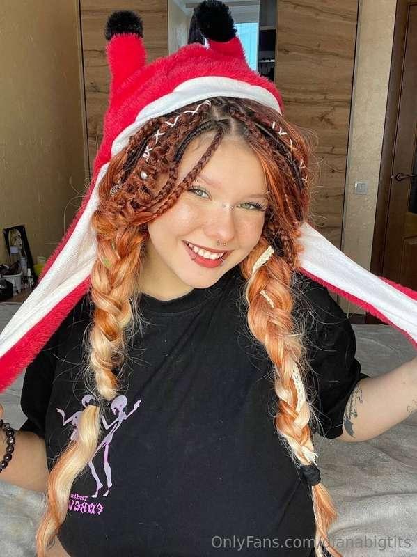 What do you think about my cute hat? 😏💗