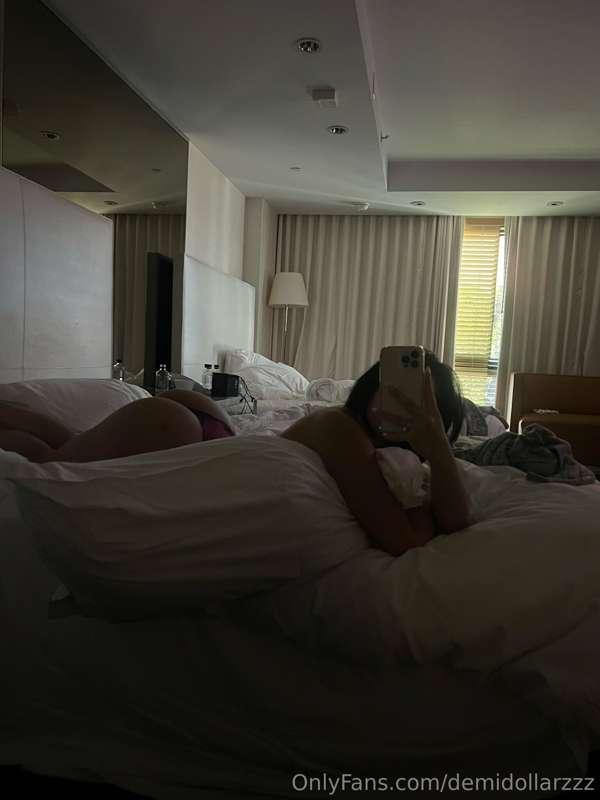 Pillow talking 👅