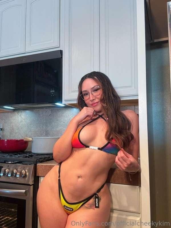 officialcheekykim image #0