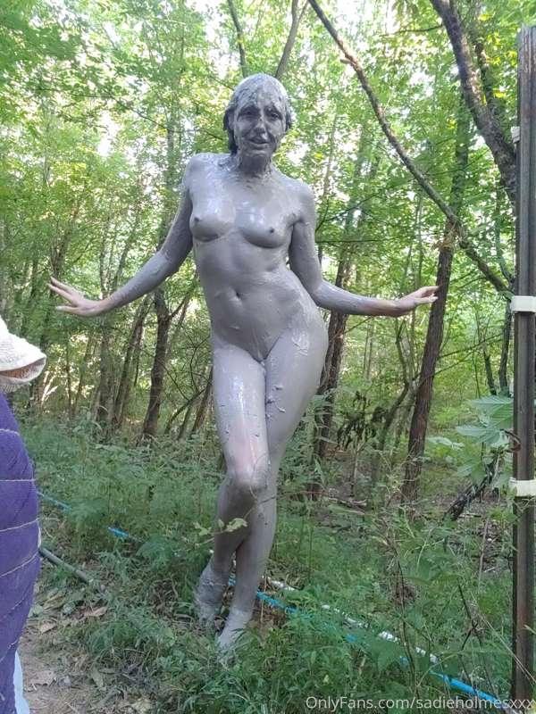 Oh lookie here, I'm Muddy AGAIN & naked 😈 I look like a stat..