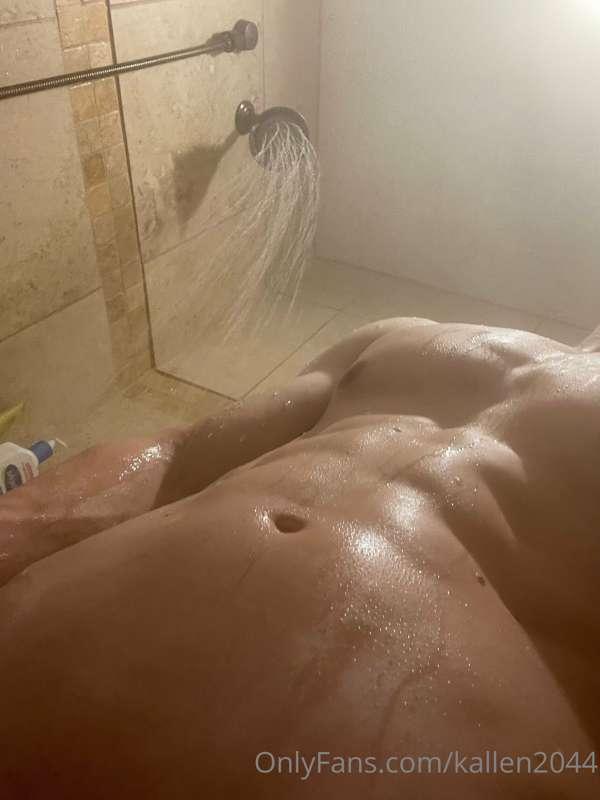Could you imagine this view in the shower? 😈