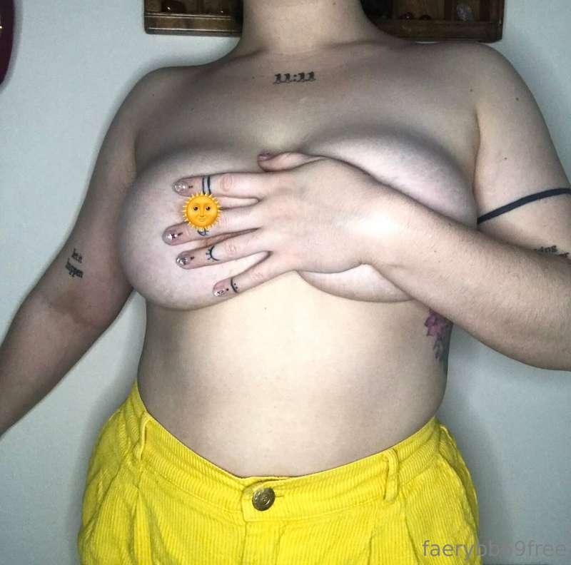 Uncensored tiddy bouncing video posted for free on my paid p..