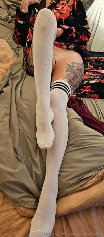 Happy Christmas Eve!
Who wants to give her a present?