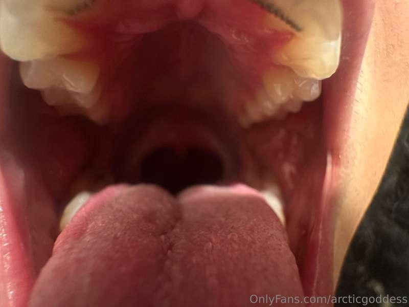 A continuation of last night. Photo set includes mouth pics,..