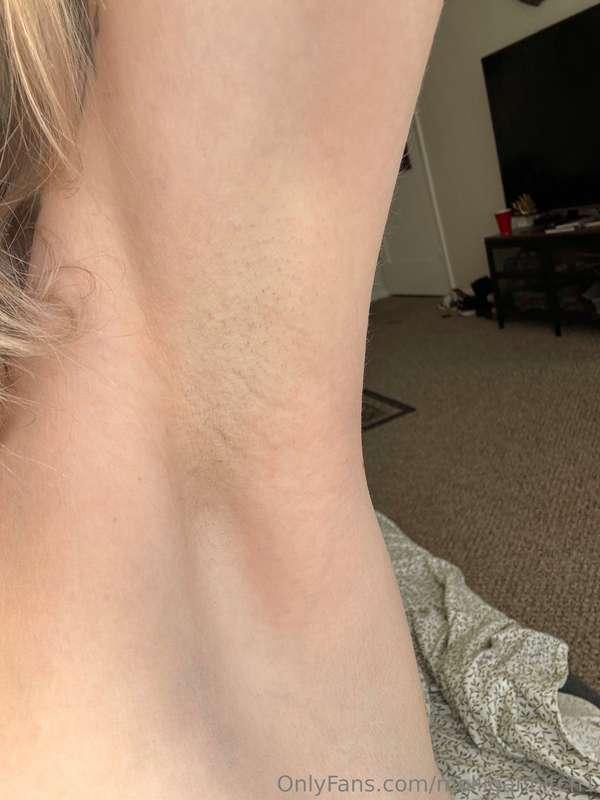 Armpits lovers, anybody? 💦