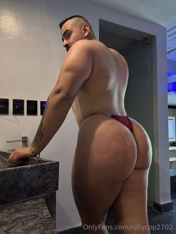 Me acompañas al jacuzzi? 😈