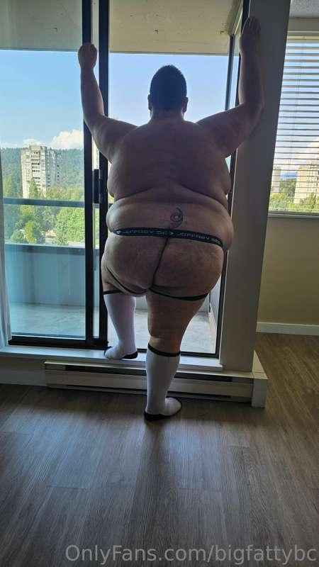 I love a private ish balcony...makes me wanna be fucked in p..