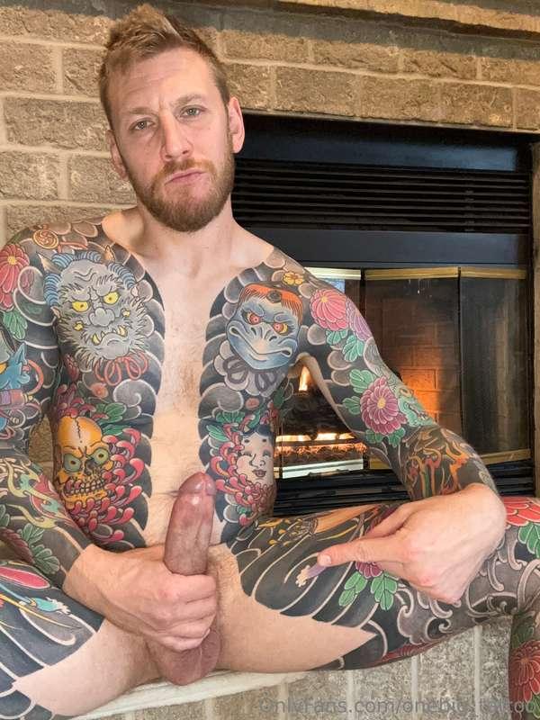 Who’s trying to get warm by the fire??? 🔥 Apparently, they d..