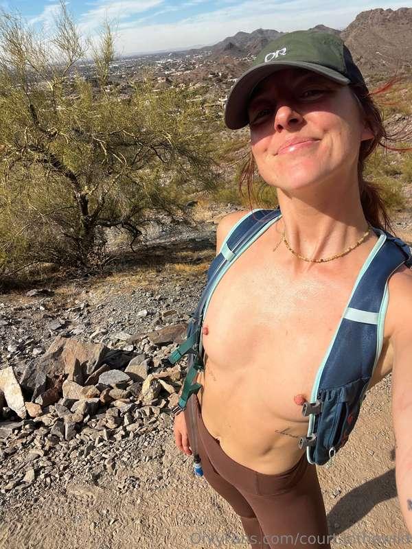 happy tuesday babes💓💓 this is your reminder to get outside a..