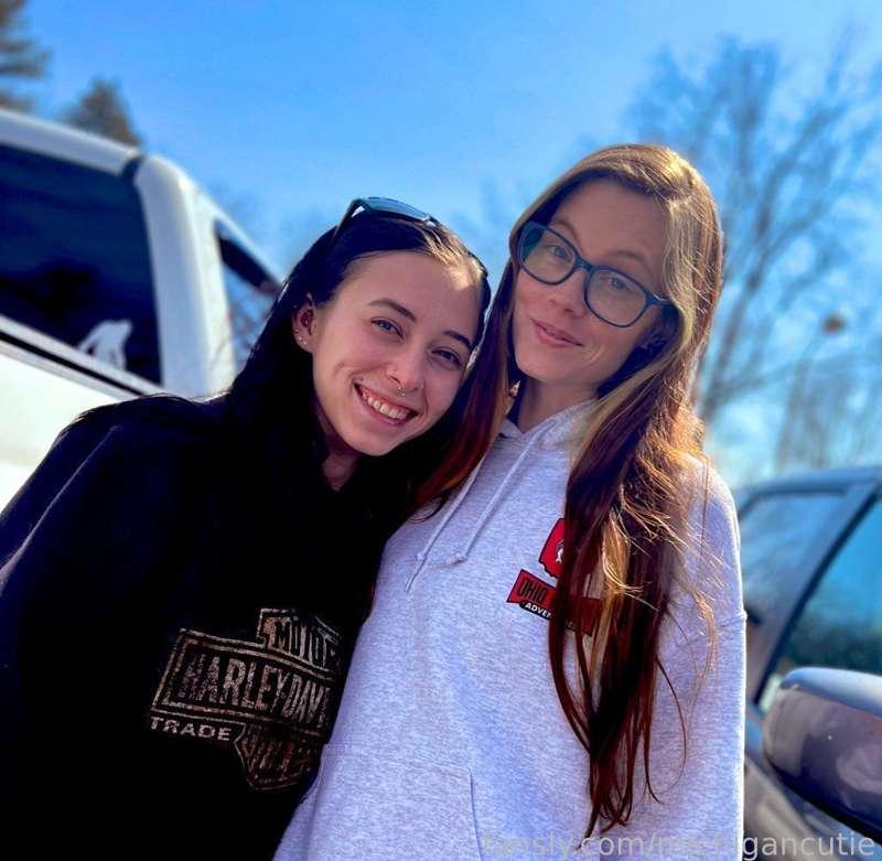 Go follow my friend! She finally made an account here.  @merae_xoxo 