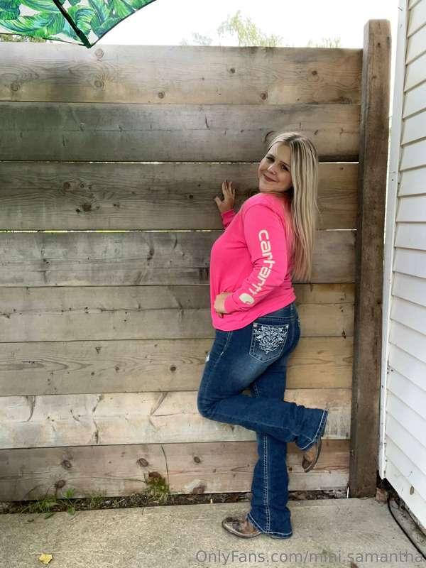MILF in boots 🫣 pm for any request in cowgirl boots. 🙈 🤠 😏💓