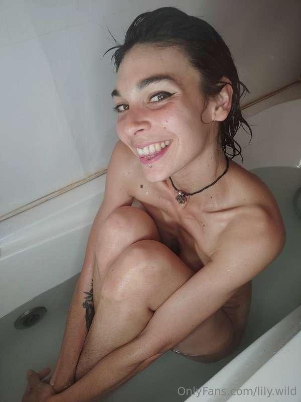 Showering alone is getting boring 🫢🤫