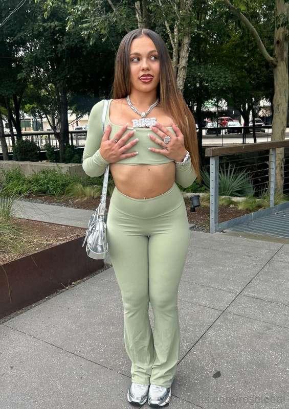 I love feeling myself up 🤭