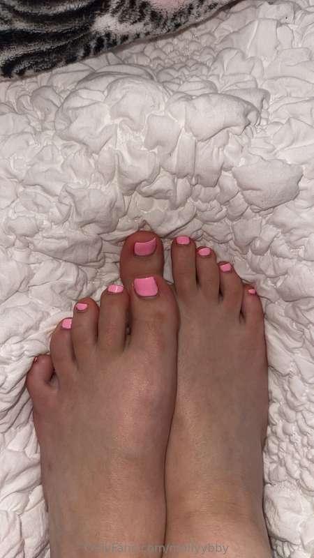 Toes for dinner??😝🍽️