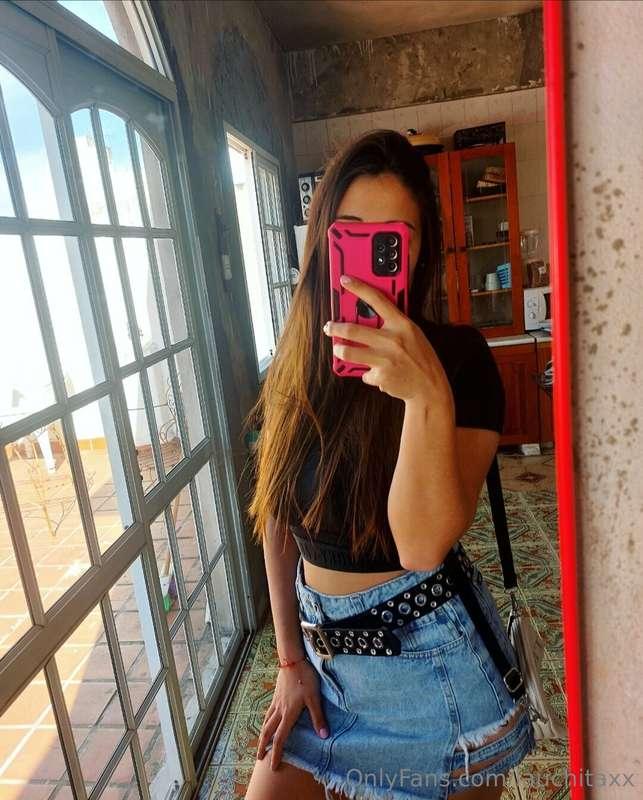 who to lift my skirt? 👀