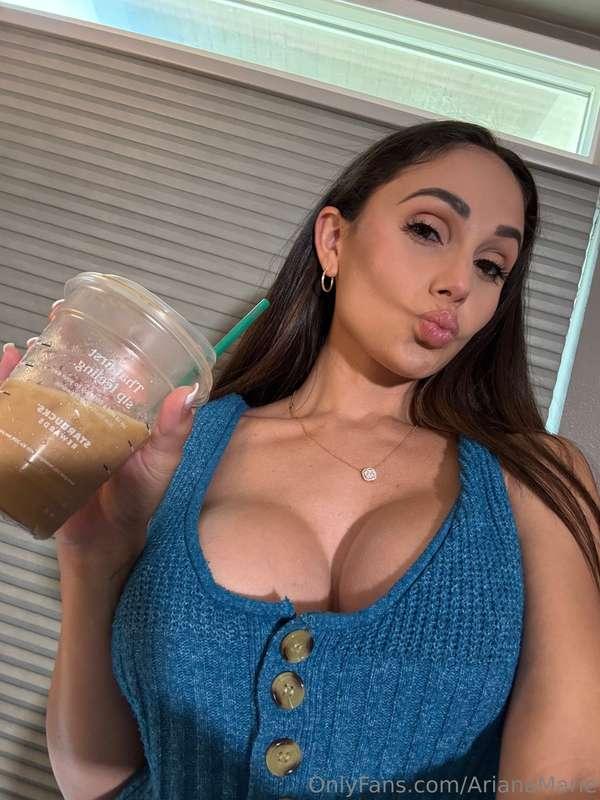 A little iced coffee to start my day 🤎