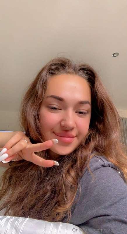 just woke up daddy 🤭 let's chat