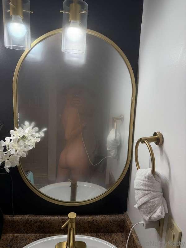 So hot the mirror fogged up instantly 🔥