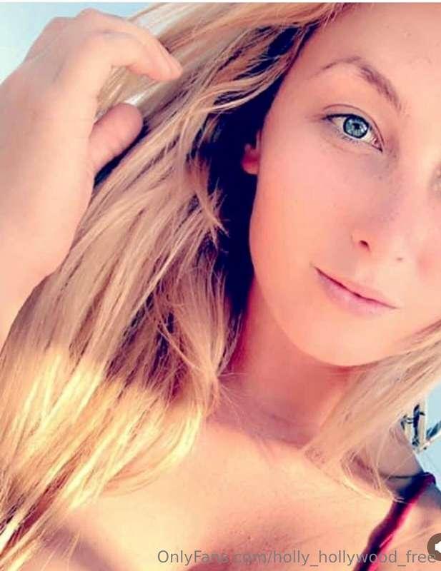 https://onlyfans.com/holly_hollywood/c1