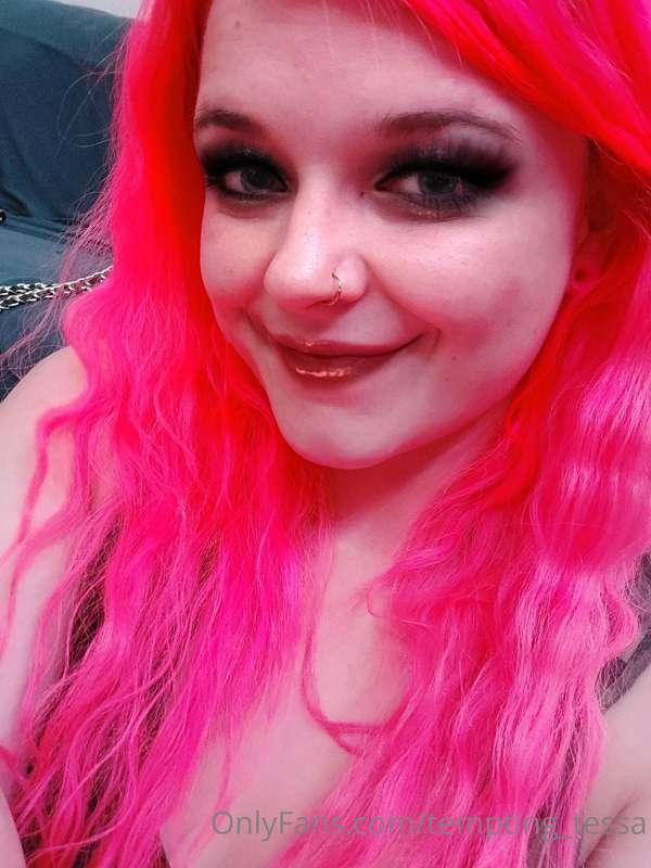 Do u guys like my new hair? I also shared it on my story!