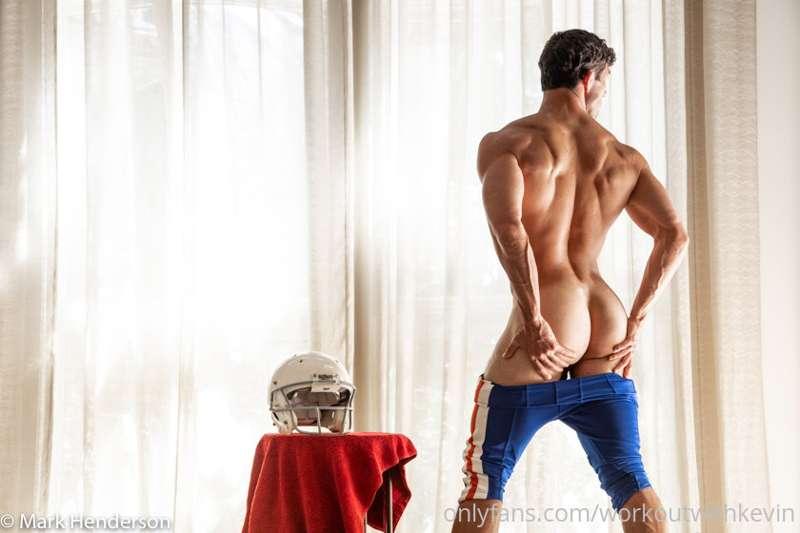 Back muscles too ripped. 🚩 5 yard penalty. Repeat second dow..