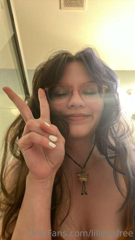 Hey y’all 😌 I’m way more active on my VIP account, you shoul..
