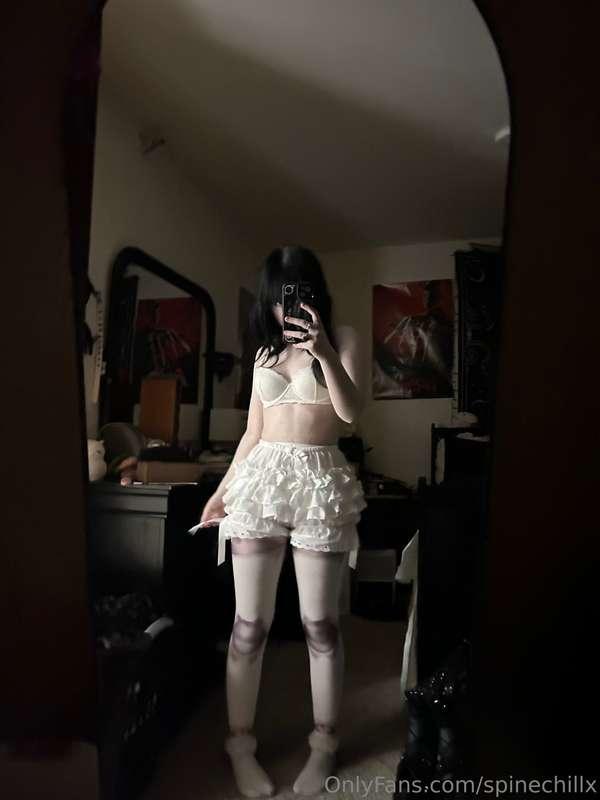 One of my favorite sets! Bloomers are soooo cute. The tights..