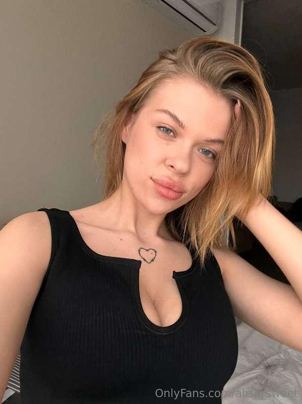 Friday! 🥳 Who's ready for some fun? 🎉