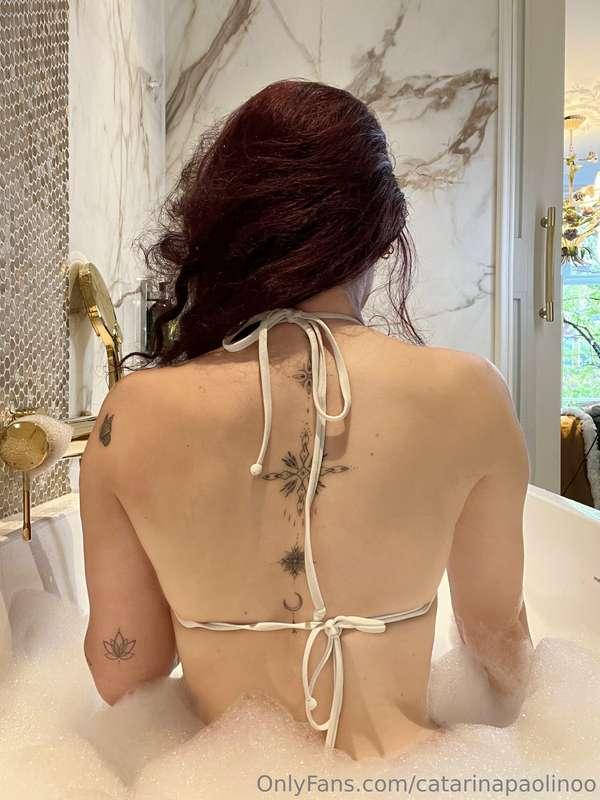 Vou fazer minha 1ª LIVE da vida amanhã aqui no Onlyfans as 1..