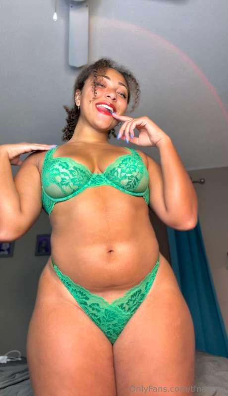 where you kissing first? 💚