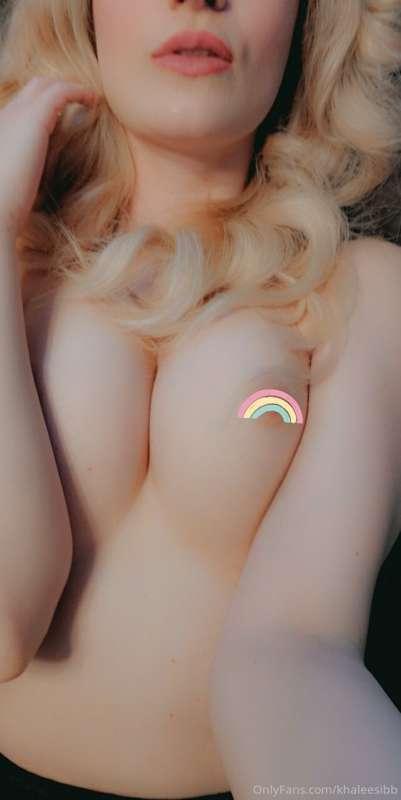 Night night :3 here's some more treats

Tip this set 50$ for..