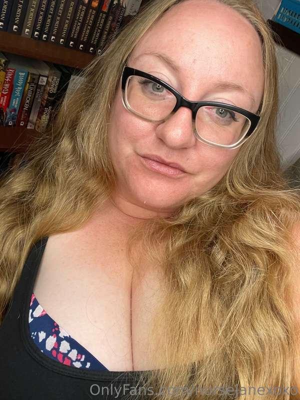 Let Chill! Dm me what you’re looking for 😘 💦